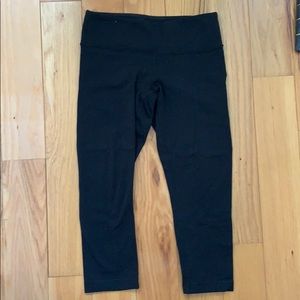 LULULEMON Black Cropped Yoga Pants